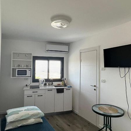 סטודיו חדש ויפה עם נוף לים Apartment Netanya Luaran gambar