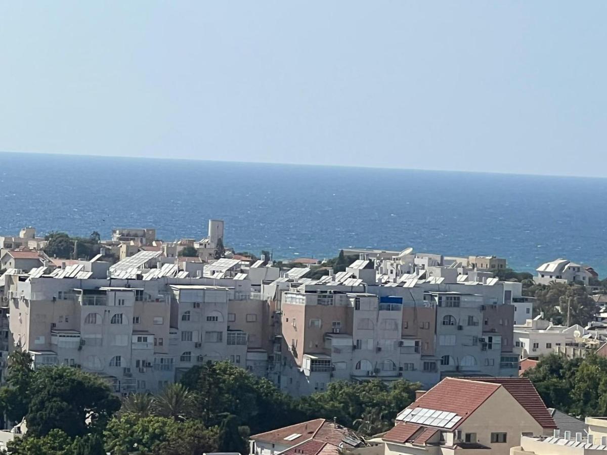 סטודיו חדש ויפה עם נוף לים Apartment Netanya Luaran gambar