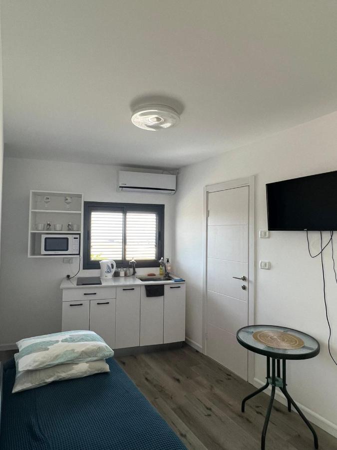 סטודיו חדש ויפה עם נוף לים Apartment Netanya Luaran gambar