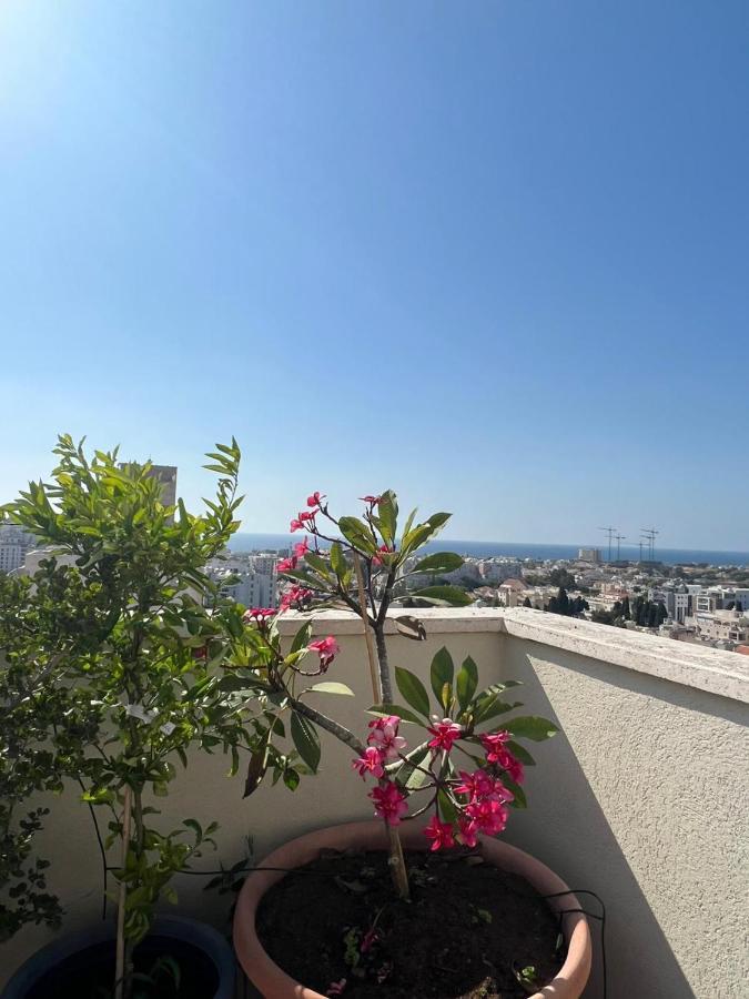 סטודיו חדש ויפה עם נוף לים Apartment Netanya Luaran gambar