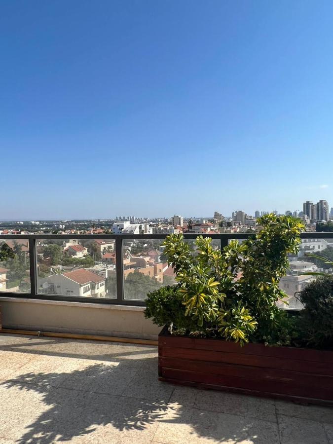 סטודיו חדש ויפה עם נוף לים Apartment Netanya Luaran gambar