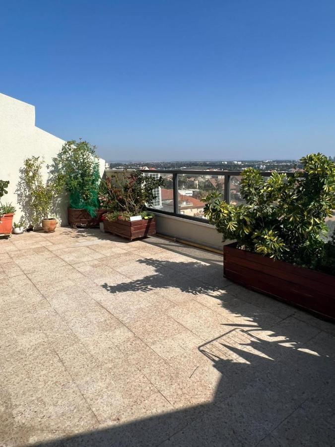 סטודיו חדש ויפה עם נוף לים Apartment Netanya Luaran gambar
