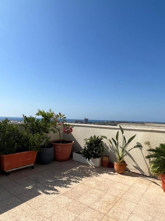 סטודיו חדש ויפה עם נוף לים Apartment Netanya Luaran gambar